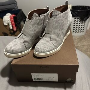 Women wedge grey shoe